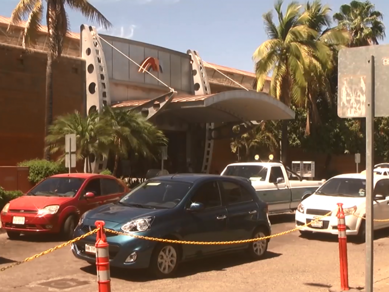 Vendedores en la Central de Autobuses reportan bajas ventas