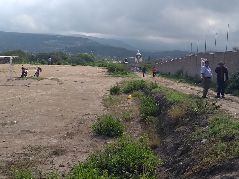 Venden terrenos de cancha de fútbol