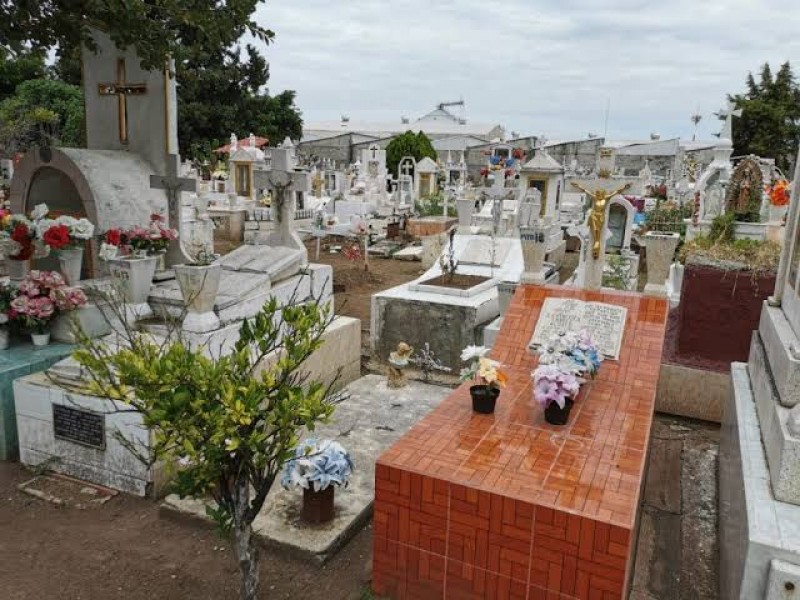 Venderán tumbas con rezago de pago de mantenimiento en Zamora