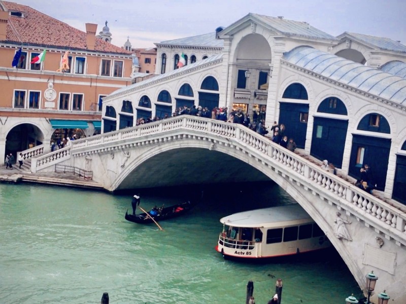 Venecia impone restricciones a grandes grupos de turistas