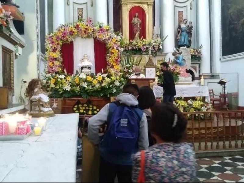 Veneran fieles católicos imagen del niño cieguito