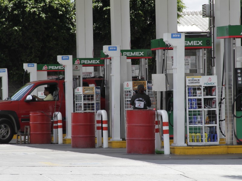 Venta clandestina cuadruplica a gasolineras establecidas en Oaxaca