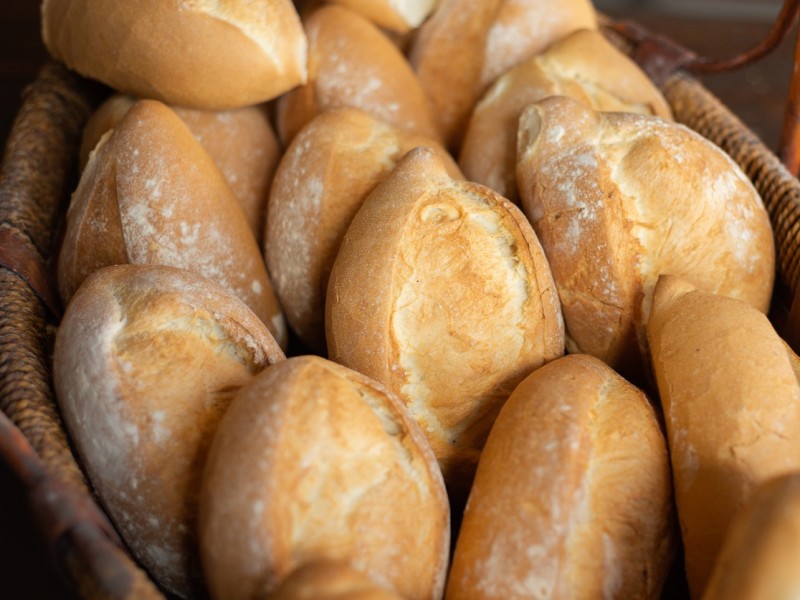 Venta de bolillo sostiene panaderías en temporada de bajas ventas