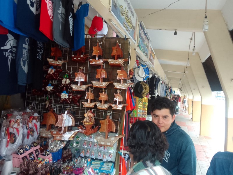 Ventas de artesanías y recuerdos incrementaron en el malecón