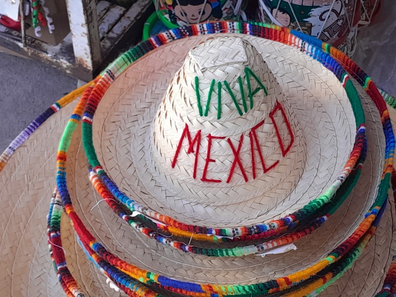 Ventas patrias aumentan con productos típicos y gran demanda