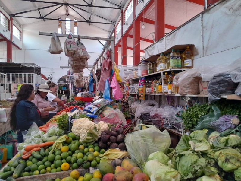Ventas se mantienen para locatarios del mercado en Jiquilpan