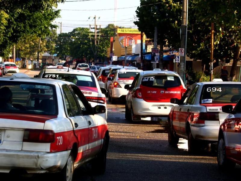 Veracruz activa operativos contra taxis clonados en tres municipios