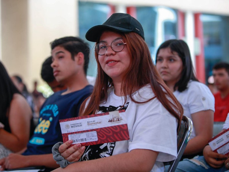 Veracruz adelanta pagos de becas por afectaciones por lluvias