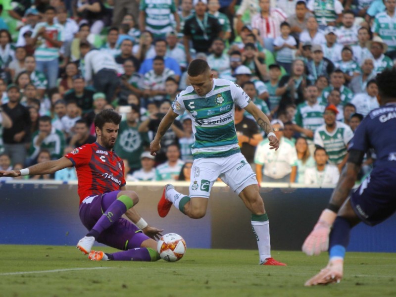 Veracruz sale vivo de la casa del campeón