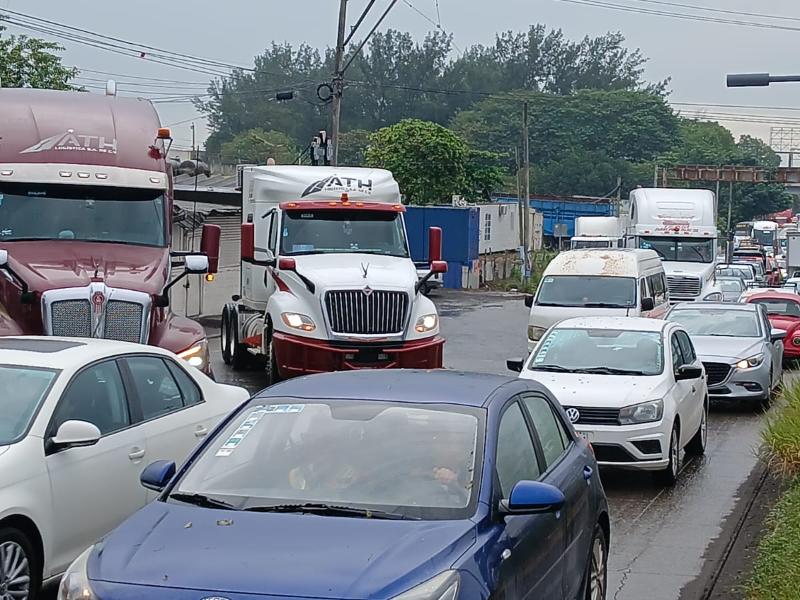 Veracruz se suma al paro nacional de transportistas