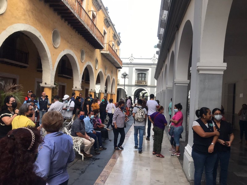 Veracruzanos evacuaron edificios por sismo de 5.7 grados