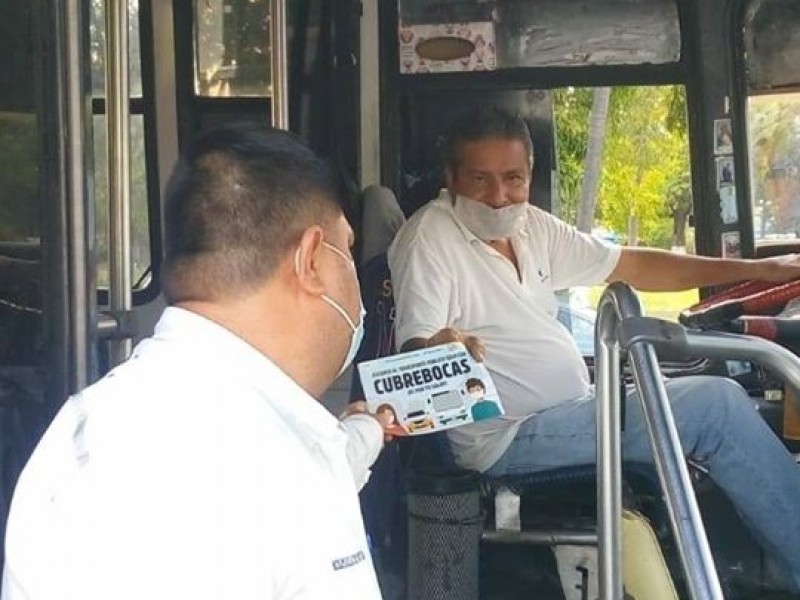 Verifican uso de cubrebocas en transporte público