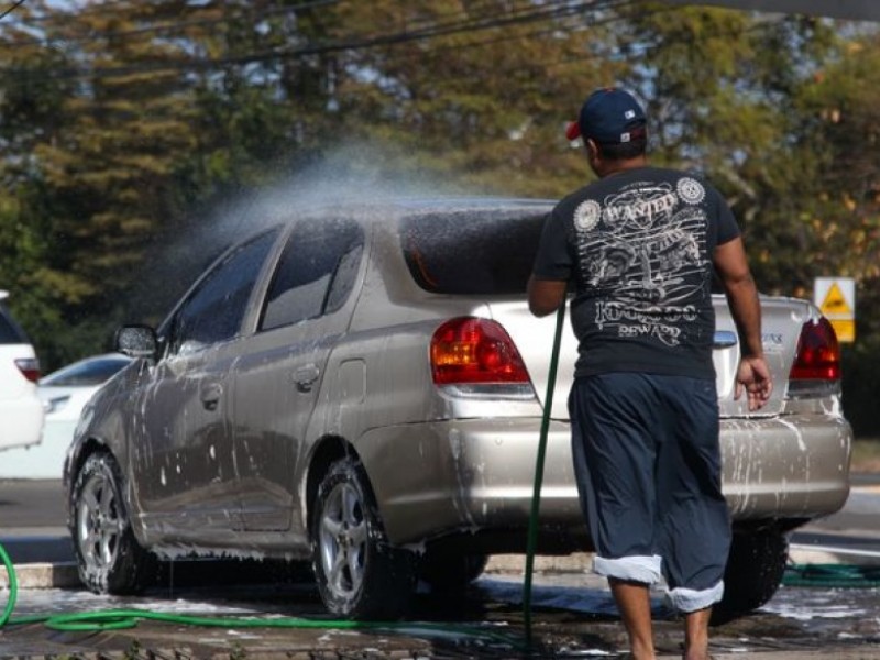 Verificarán que lavaderos de carros utilicen equipos que ahorren agua