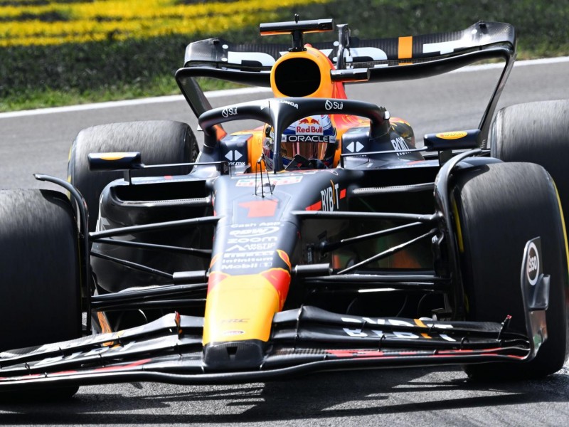 Verstappen histórico; Checo remonta y alcanza podio en Italia