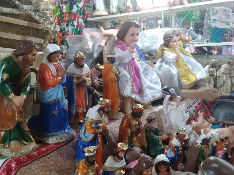 Vestir al Niño Dios con ropones una tradición que perdura