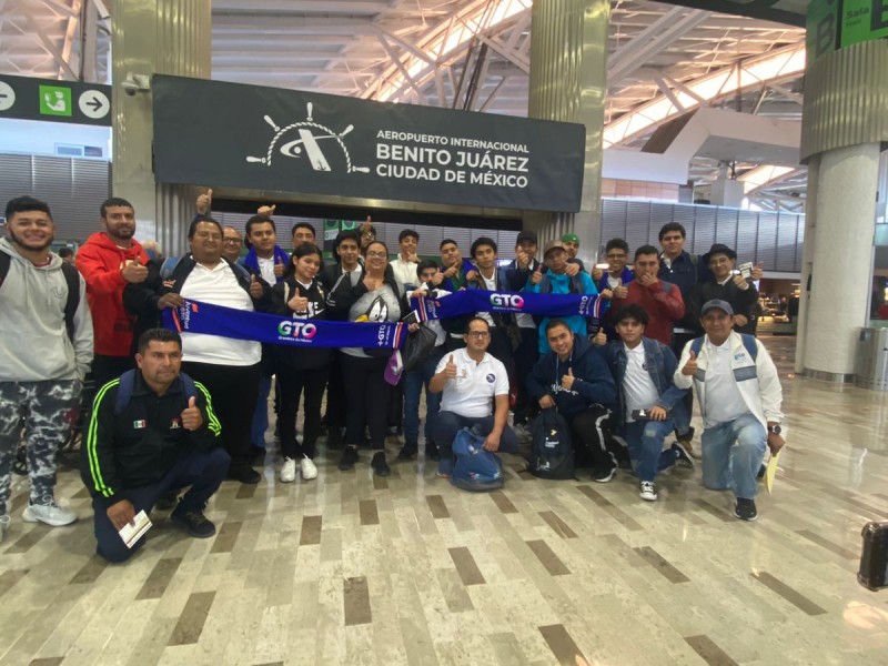 Viajan a Costa Rica estudiantes del CECYTEG