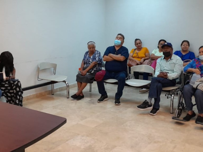 Viajes forzosos y desgaste: pacientes protestan por crisis en ISSSTESON