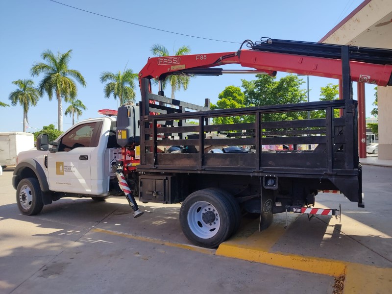 Vialidad y transporte realiza remplazo de semáforos obsoletos en Guasave