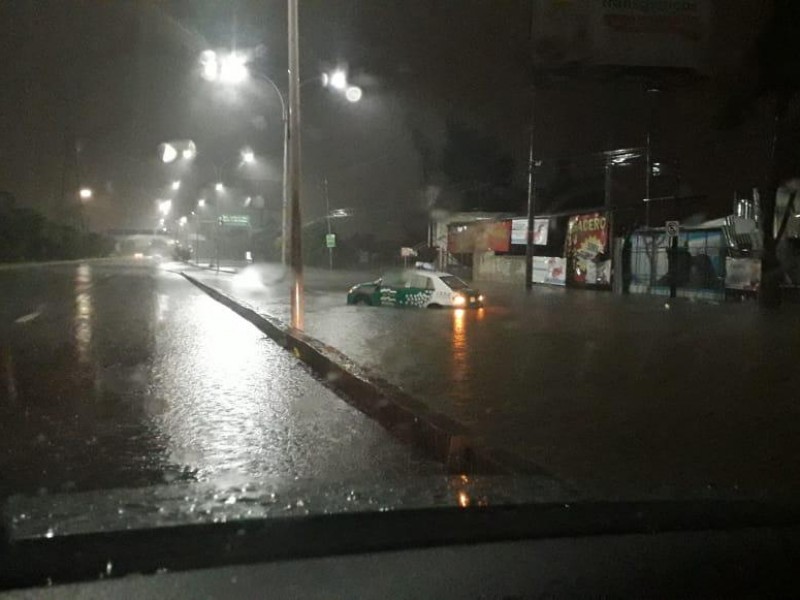 Vialidades y viviendas afectadas por lluvias