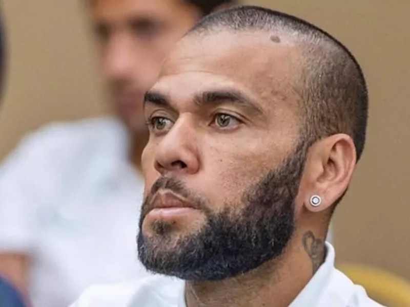 Víctima de Dani Alves pide que siga preso