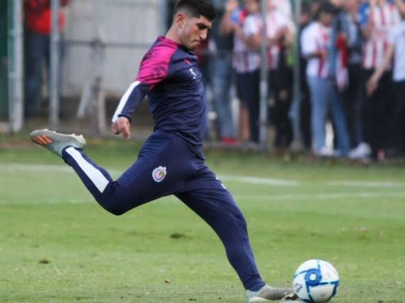 Víctor Guzmán aún podría jugar con Chivas