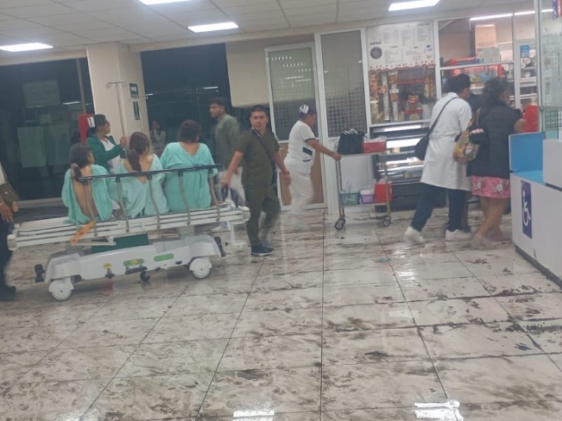 VIDEO: Aguas negras invaden hospital IMSS por lluvias en Edomex