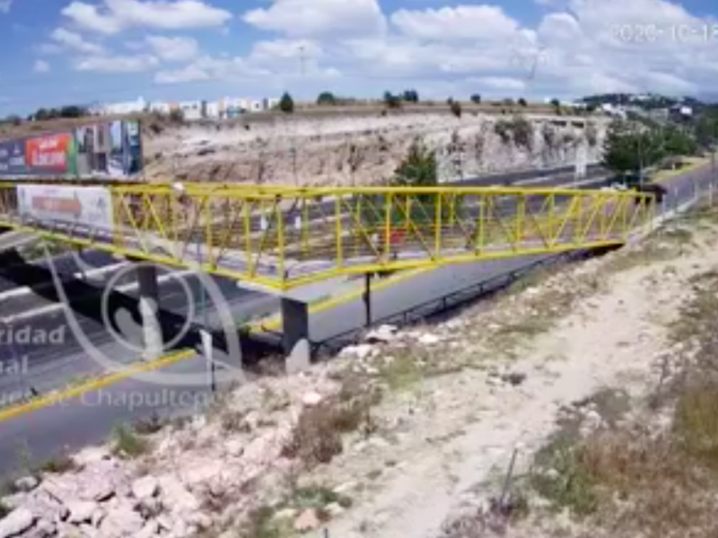 (VIDEO) Asaltan a mujer en puente peatonal de Periférico Ecológico