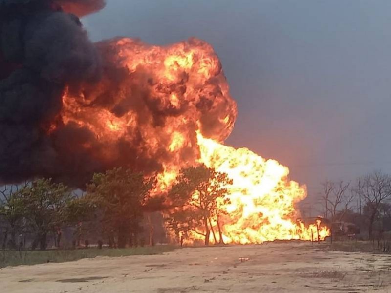 VIDEO: Explota un ducto de Pemex en Huimanguillo, Tabasco