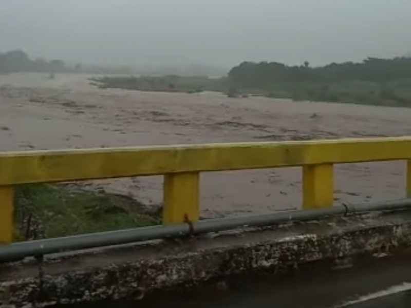 VIDEO: Graban y advierten crecida de Río Acaponeta desde Huajicori