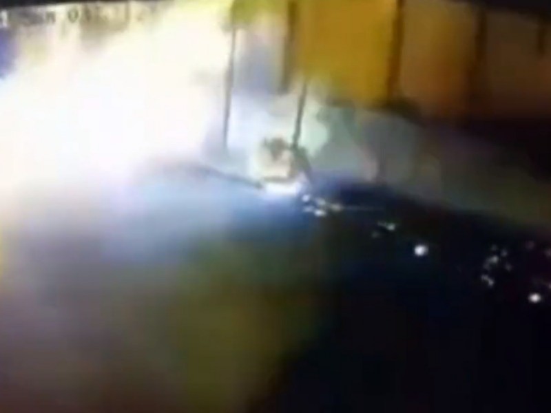 (VIDEO)Fuego recorre la calle antes de la explosión en Xochimehuacan