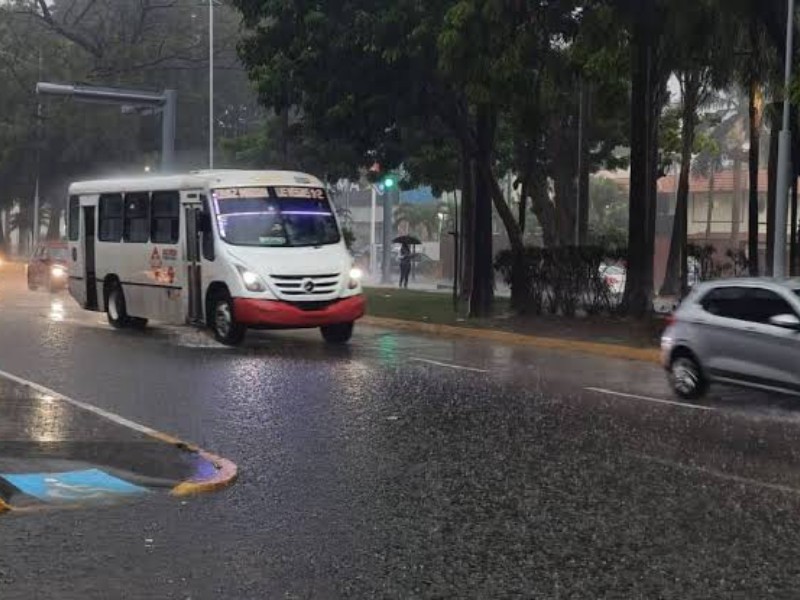 Viernes de cielo nublado y lluvias dispersas en Veracruz