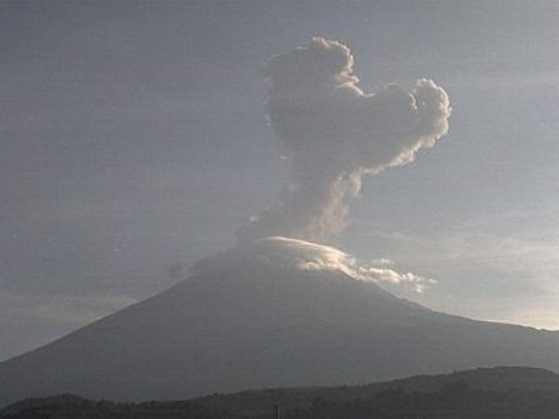 Vigilan comportamiento del volcán