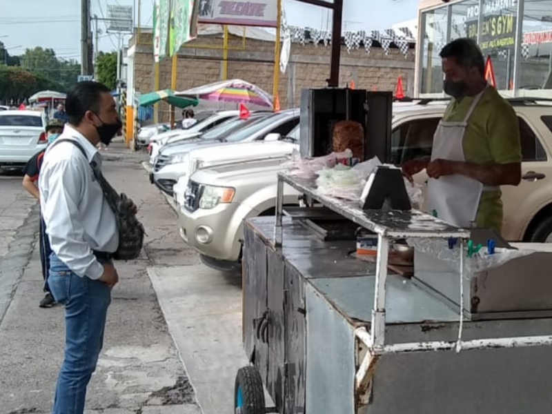 Vigilan que vendedores de alimentos preparados cumplan normas