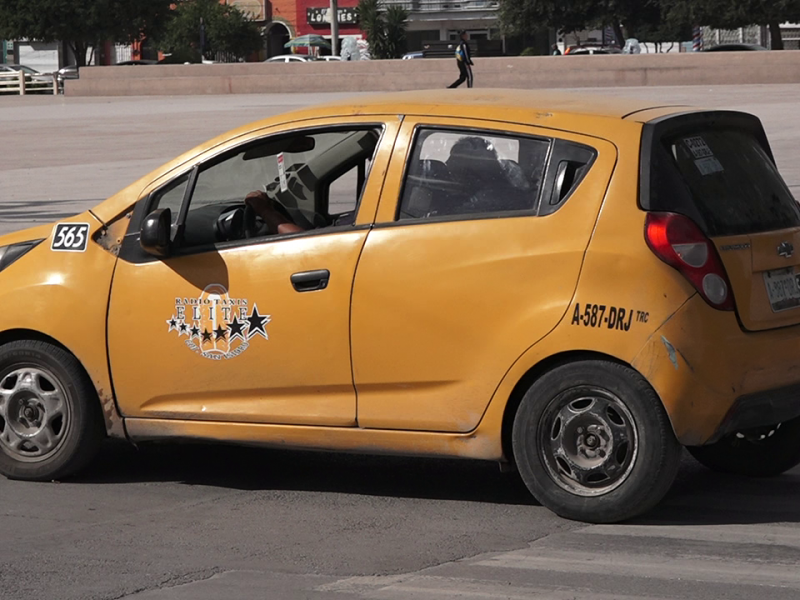 Vigilarán expedición de 1,300 concesiones de taxi en Torreón