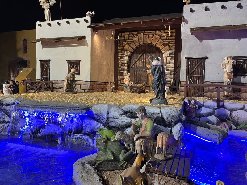 Villa de La Esperanza ilumina la Navidad en Gómez Palacio