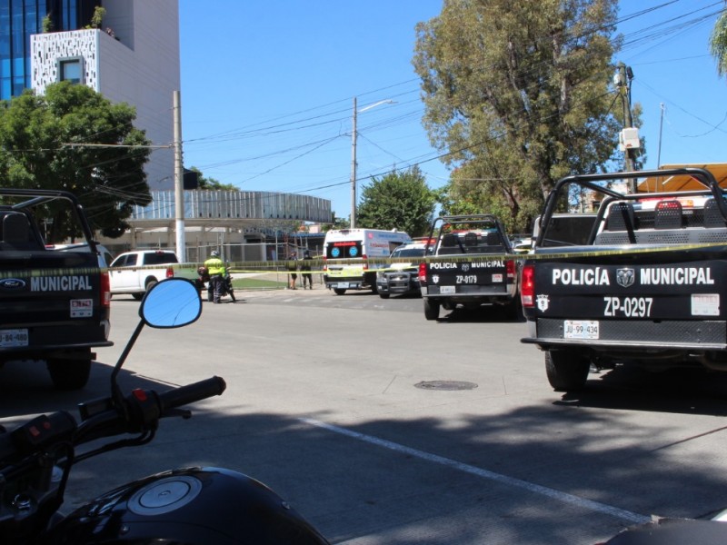 Vinculan a dos por atacar a policías de Zapopan