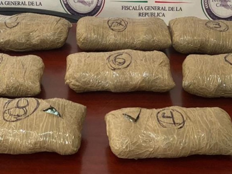 Vinculan a dos por transportar miles de pastillas de fentanilo