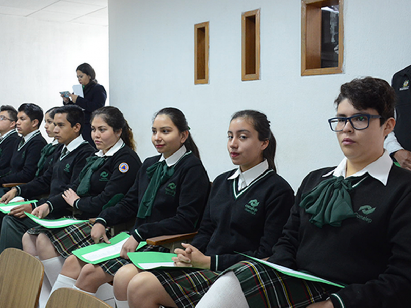 Vinculan a estudiantes de CONALEP con industria