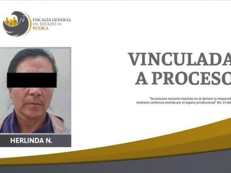 Vinculan a proceso a abuelita que quemó a menores