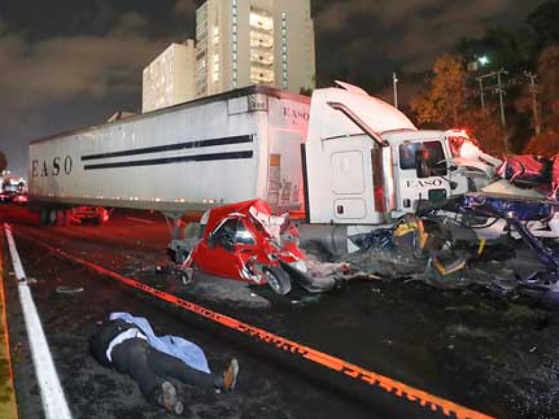 Vinculan a proceso a conductora de tráiler