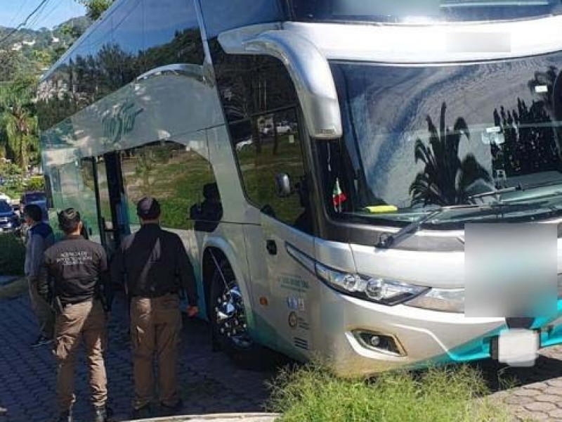 Vinculan sujetos que transportaban droga en autobús por Nayarit