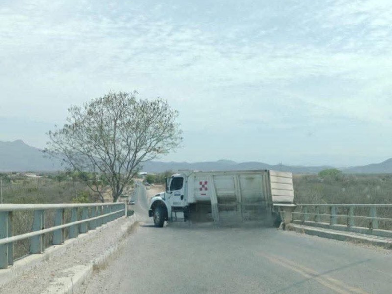 Narco enfrentamientos y bloqueos en norte y sur de Mazatlán