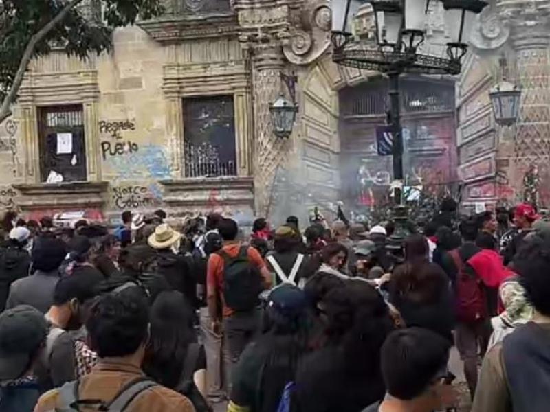Violencia y destrozos marcan protesta por agua limpia en Guadalajara