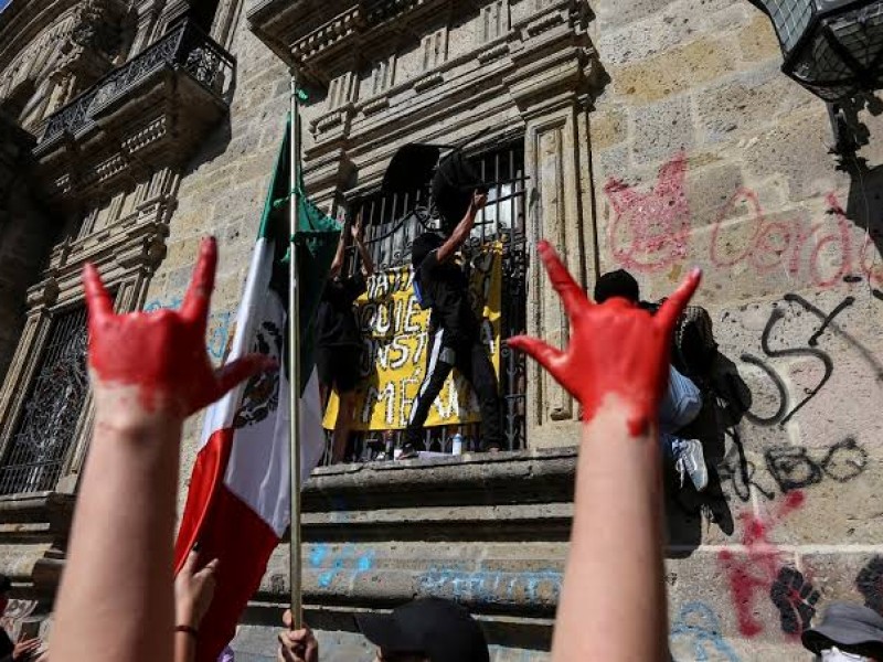 Violencia y vandalismo; convierten libertad de expresión en libertinaje