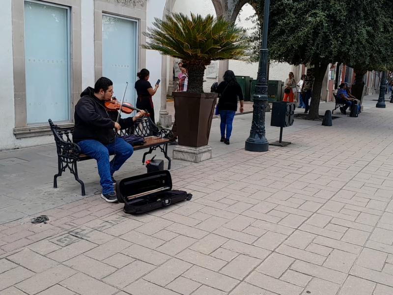 Violinista duranguense delita a propios y extraños