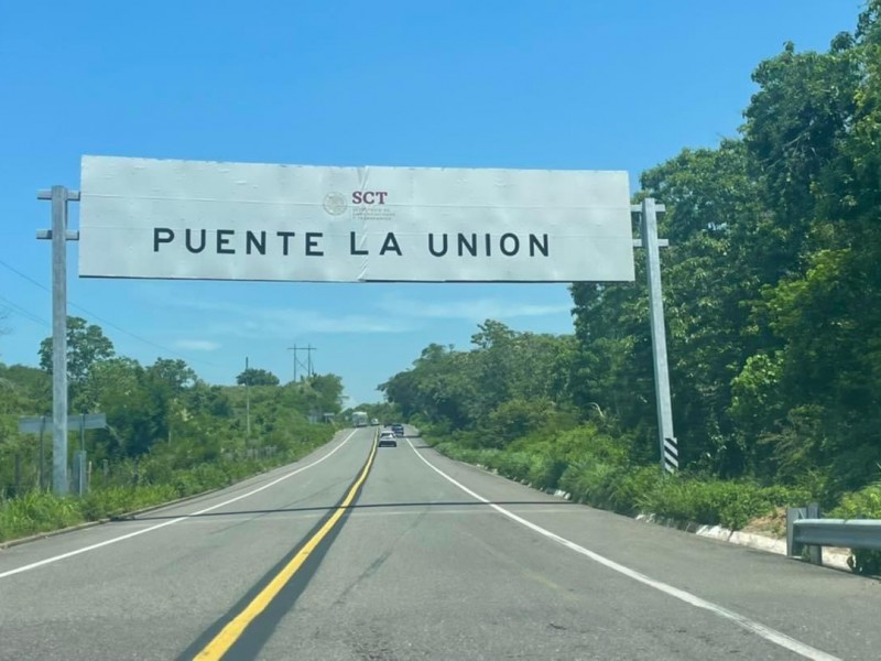 Visibles daños estructurales presentan puentes vehiculares en carretera Zihuatanejo-Feliciano