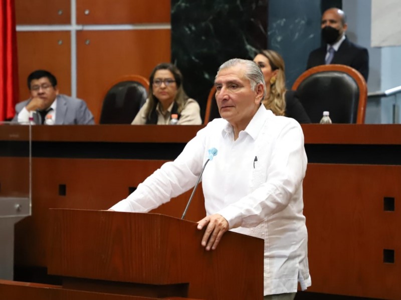 Visita Adán Augusto el Congreso de Guerrero: le gritan 