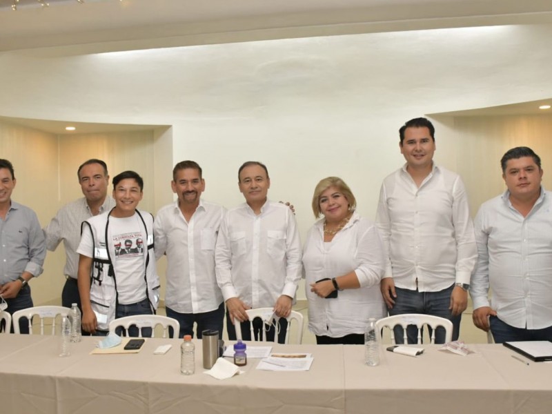 Visita Alfonso Durazo a alcaldes y diputados electos del Mayo