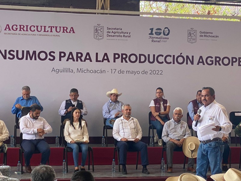 Visita Alfredo Ramírez Aguililla; promete reactivar actividades economicas