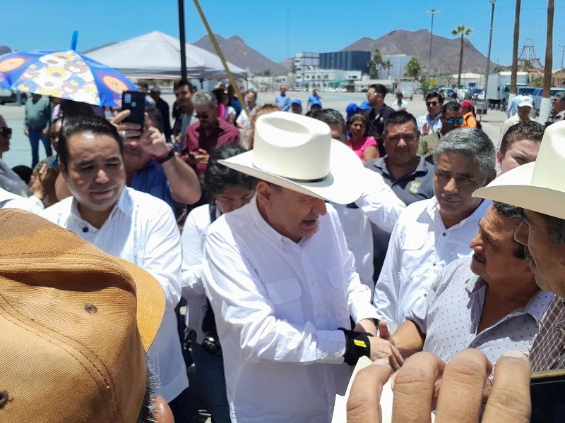 Visita gobernador Alfonso Durazo a pescadores ribereños